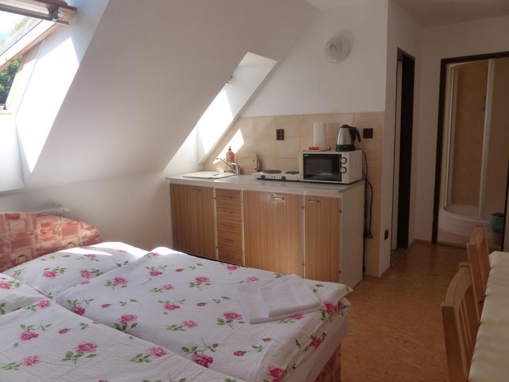 Bizoni Dvur Hotel Retenice ภายนอก รูปภาพ