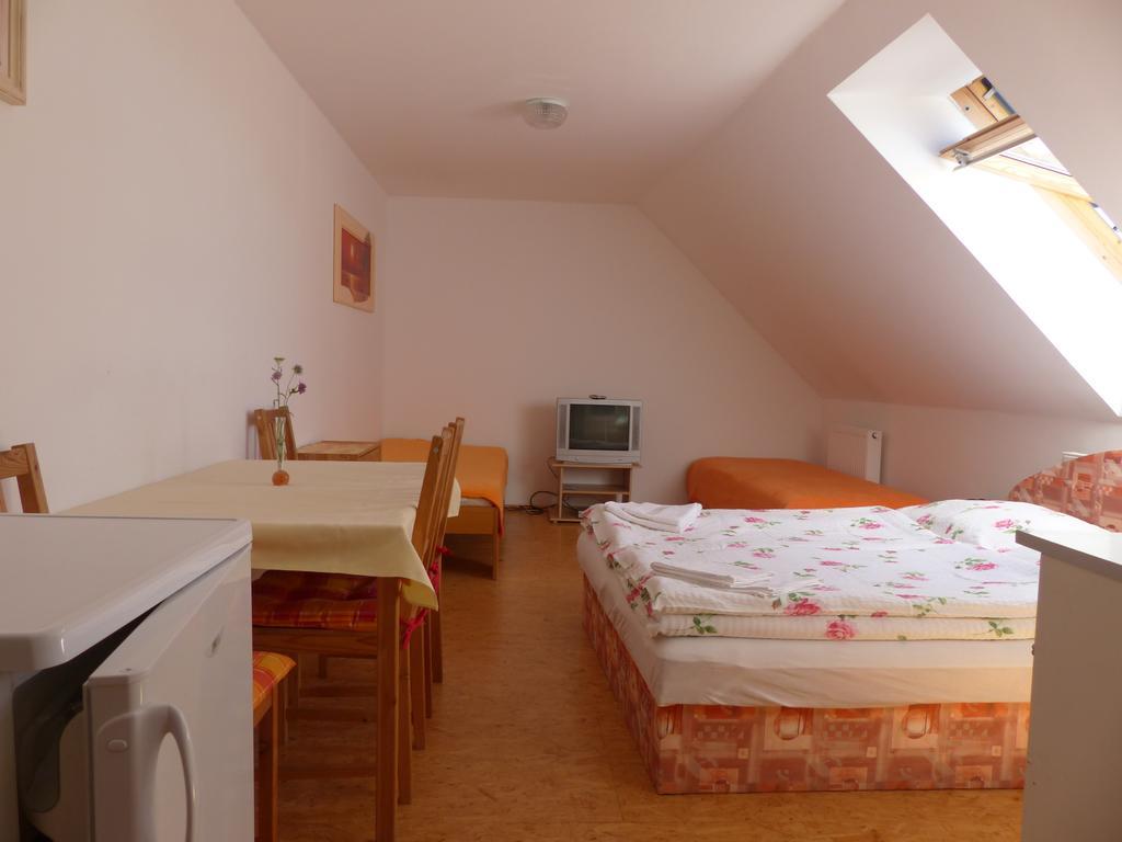 Bizoni Dvur Hotel Retenice ภายนอก รูปภาพ