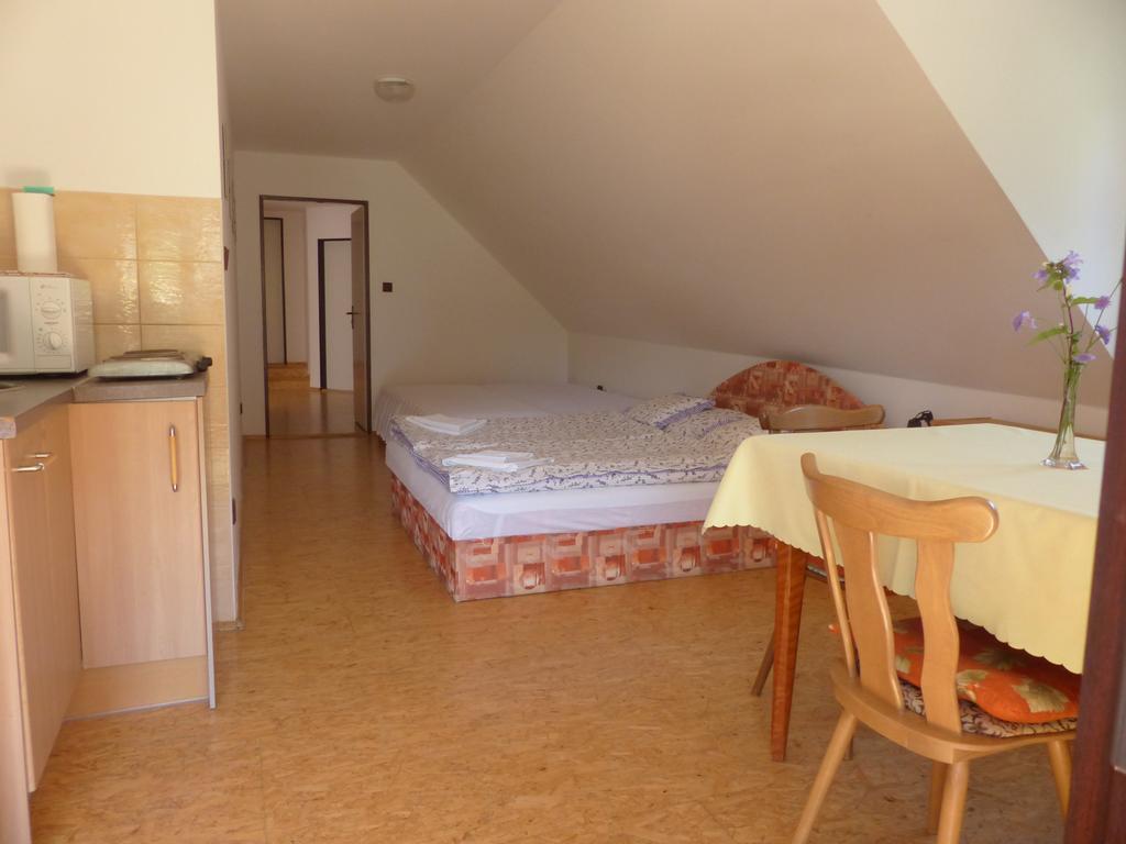Bizoni Dvur Hotel Retenice ภายนอก รูปภาพ