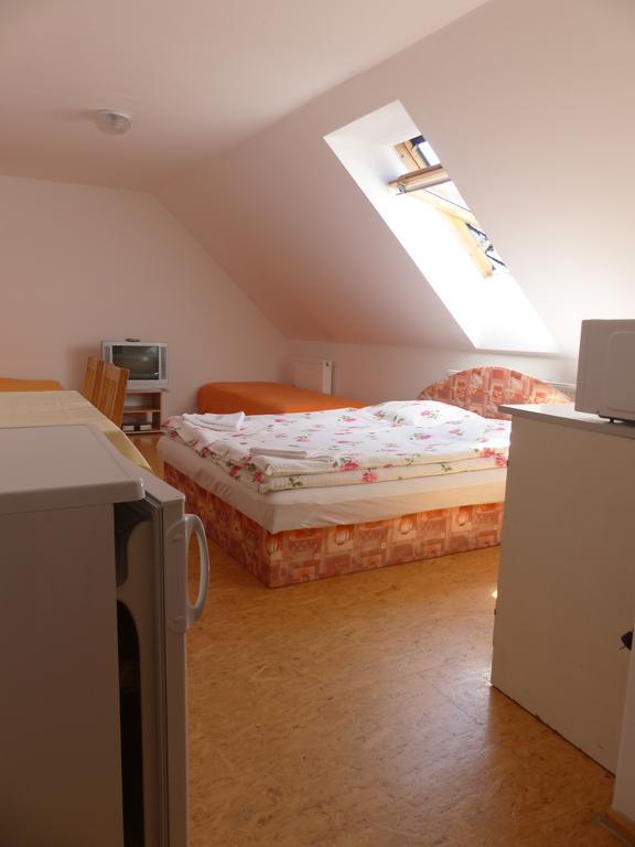 Bizoni Dvur Hotel Retenice ภายนอก รูปภาพ